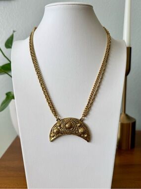 Vintage Unsigned Goldette Etruscan Revival Gold-tone Crescent Pendant Necklace